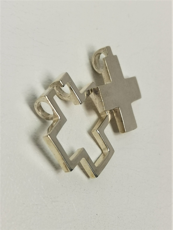 Stříbrný přívěsek kříž rovnoramenný