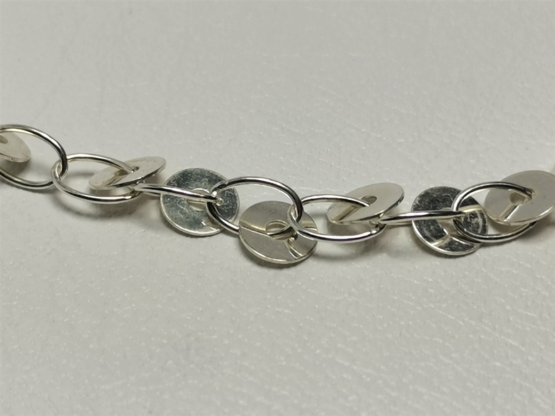 Stříbrný náhrdelník s penízky