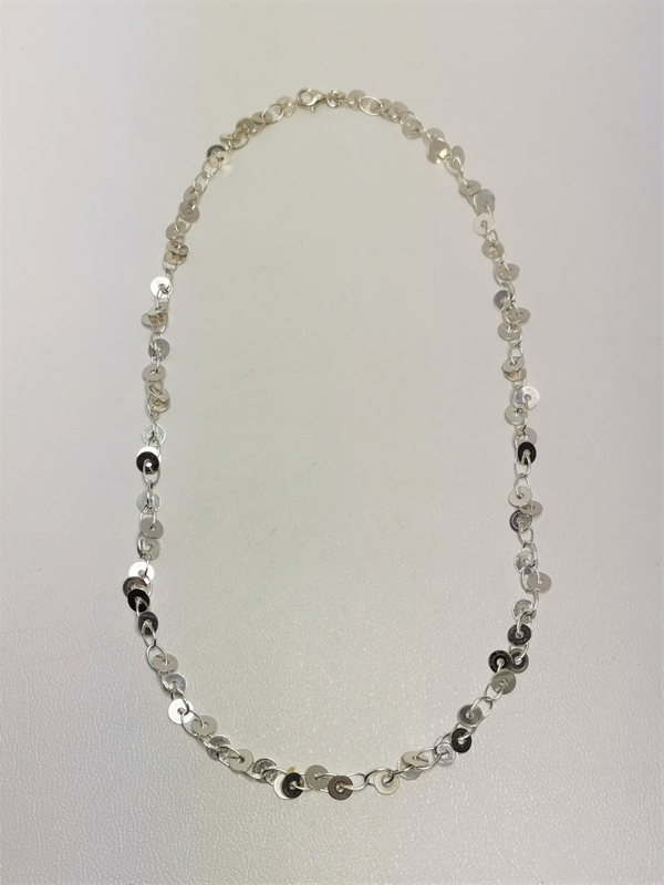 Stříbrný náhrdelník s penízky