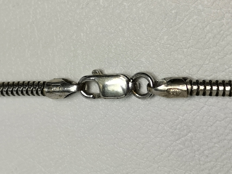 Stříbrný náhrdelník kulatý had, rhodiovaný