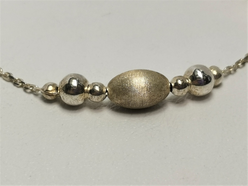 Stříbrný náramek ozdobný