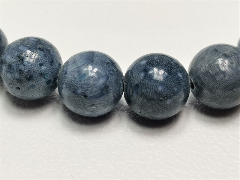 Náhrdelník z leštěných kuliček modrého korálu