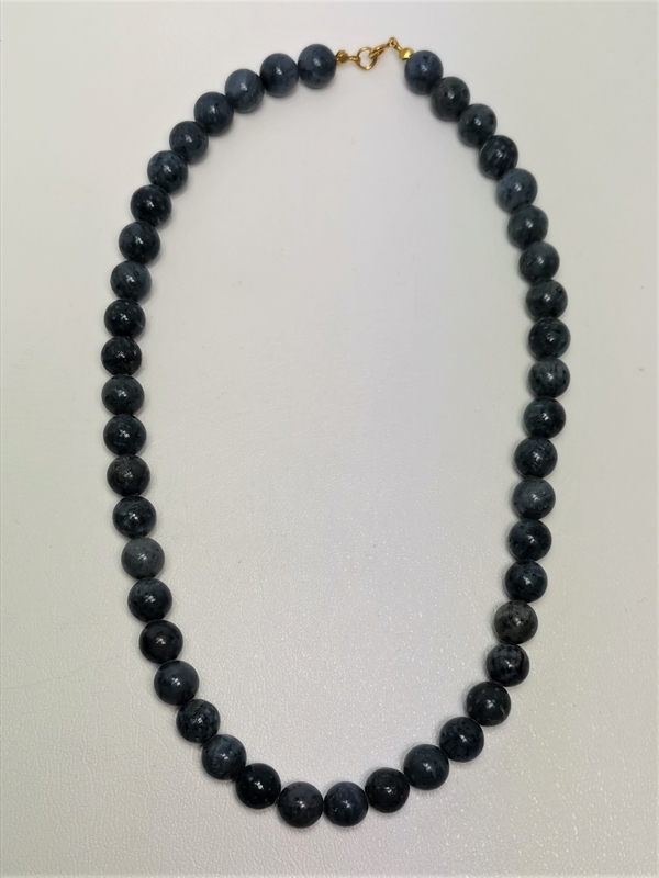 Náhrdelník z leštěných kuliček modrého korálu