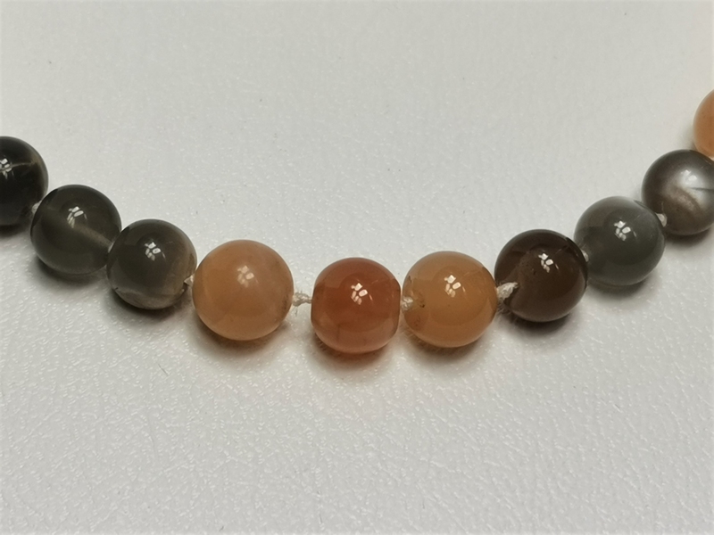 Náhrdelník z měsíčního kamene