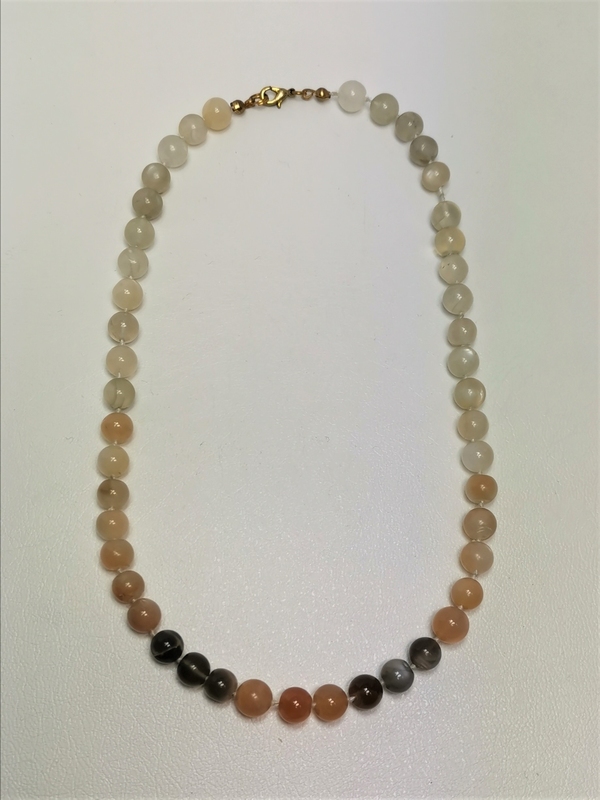 Náhrdelník z měsíčního kamene