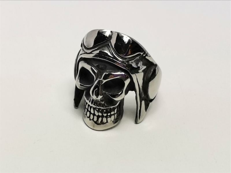 Prsten z chirurgické oceli lebka