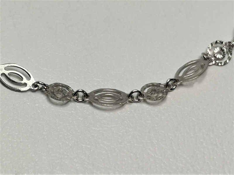 Stříbrný náhrdelník ozdobný, rhodiovaný