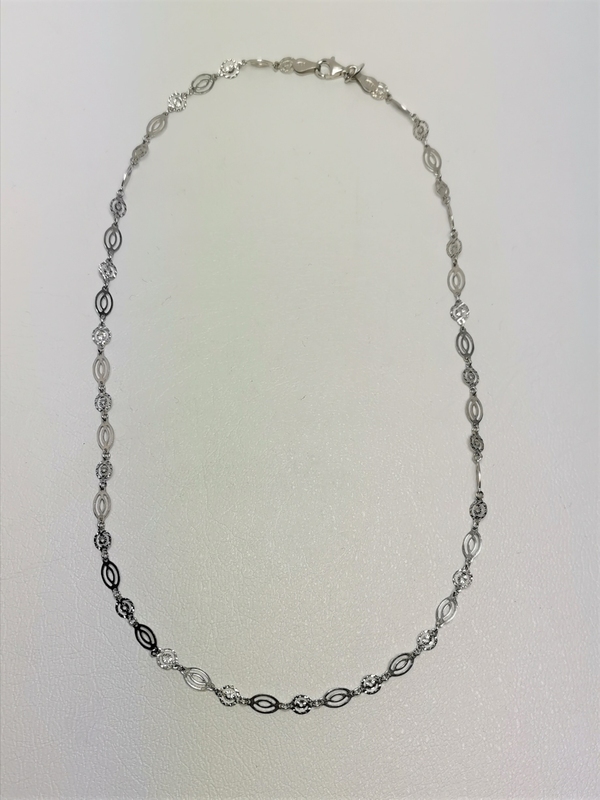 Stříbrný náhrdelník ozdobný, rhodiovaný