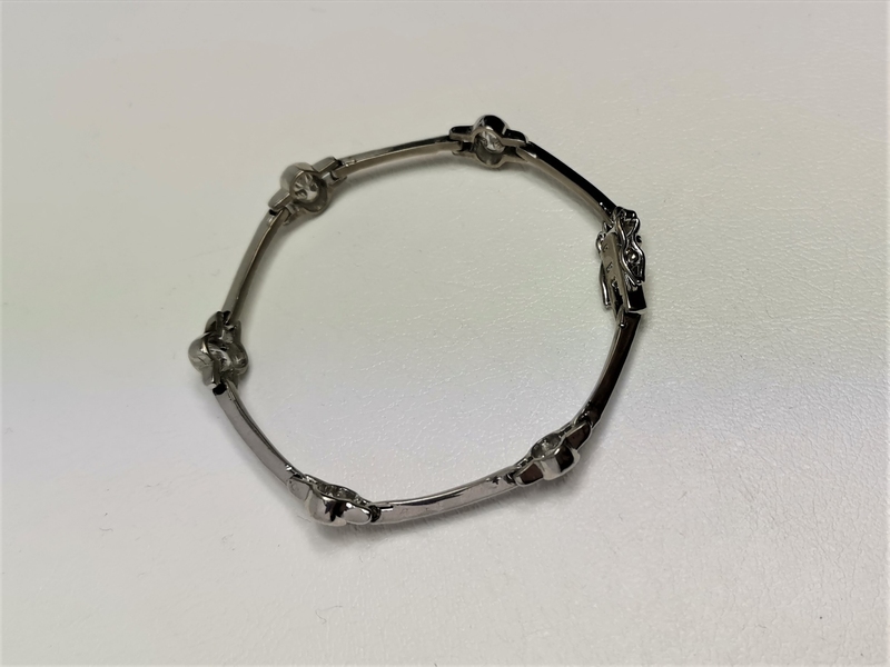 Luxusní stříbrný náramek zdobený zirkony, rhodiovaný