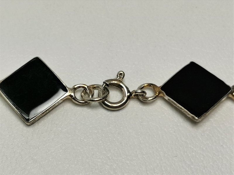 Stříbrný náramek s onyxem