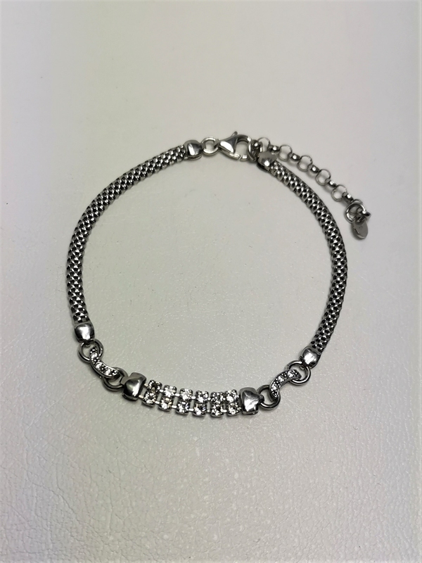 Stříbrný náramek zdobený zirkony, rhodiovaný