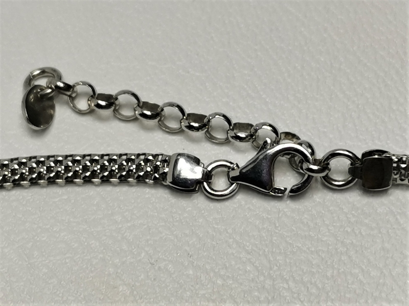 Stříbrný náramek zdobený zirkony, rhodiovaný