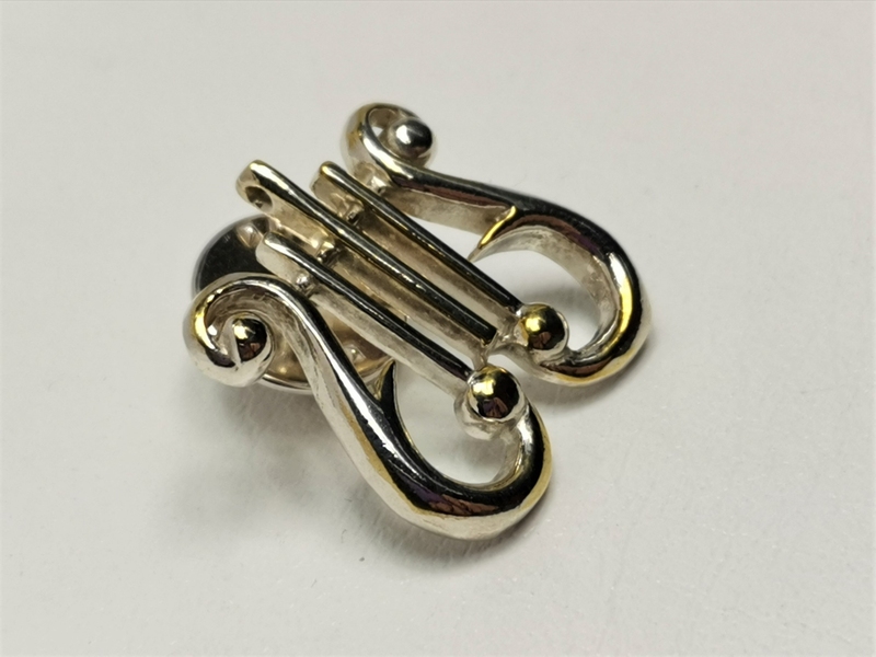 Stříbrná brož "harfa"