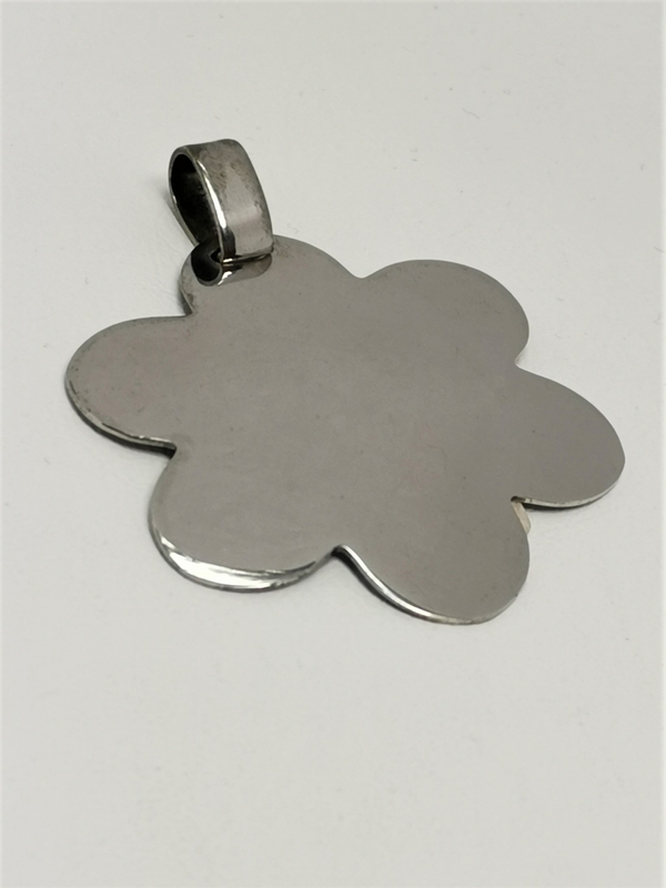 Stříbrný přívěs květina