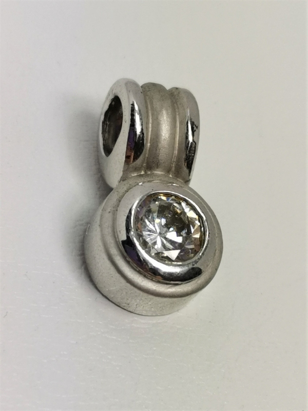 Stříbrný přívěs s velkým bílým zirkonem