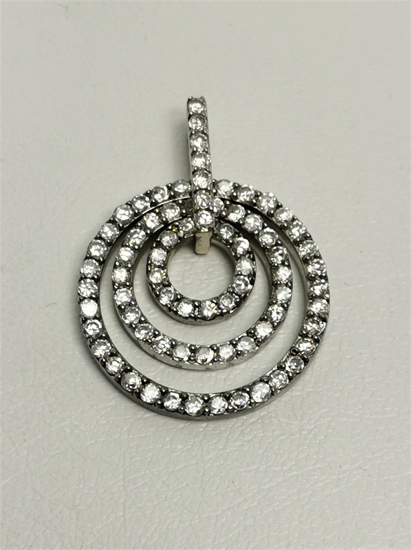 Stříbrný přívěsek se zirkony