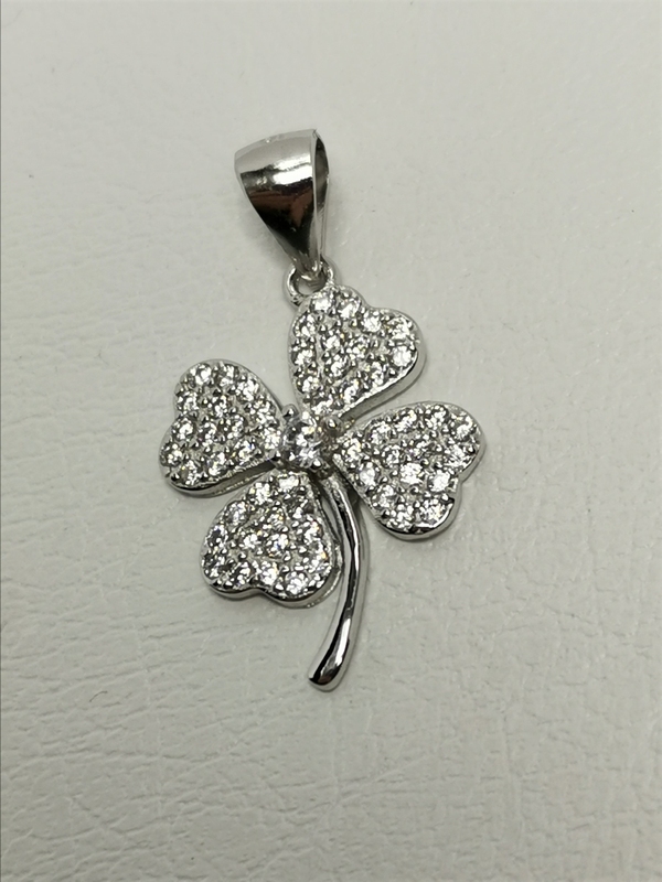 Stříbrný přívěsek čtyřlístek se zirkony