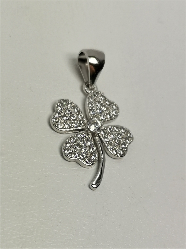 Stříbrný přívěsek čtyřlístek se zirkony