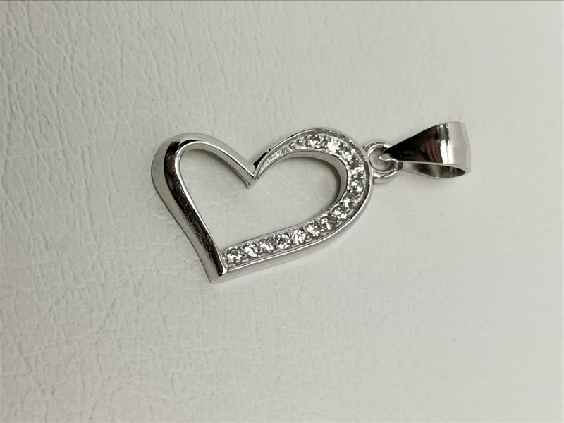 Stříbrný přívěsek srdce se zirkony