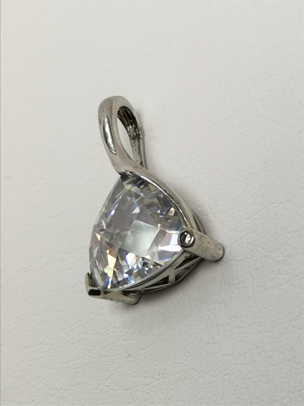 Stříbrný přívěs s velkým bílým zirkonem