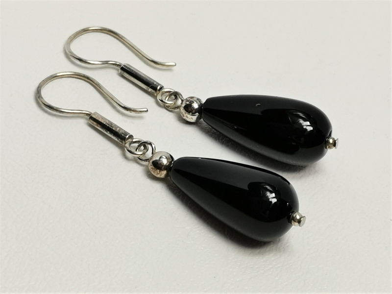 Stříbrné naušnice visací s onyxem