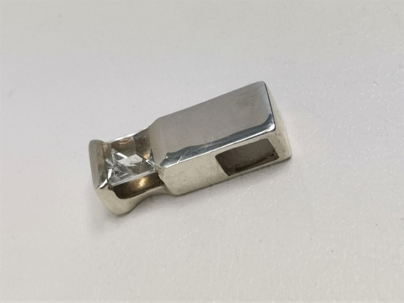 Stříbrný přívěs s pravým broušeným topazem