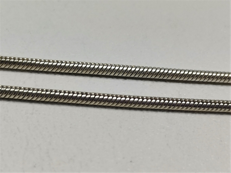 Stříbrný náhrdelník s kuličkou