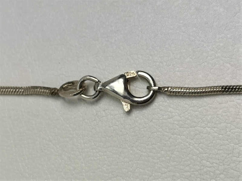 Stříbrný náhrdelník s kuličkou