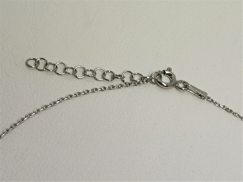 Stříbrný náhrdelník s křížem se zirkony