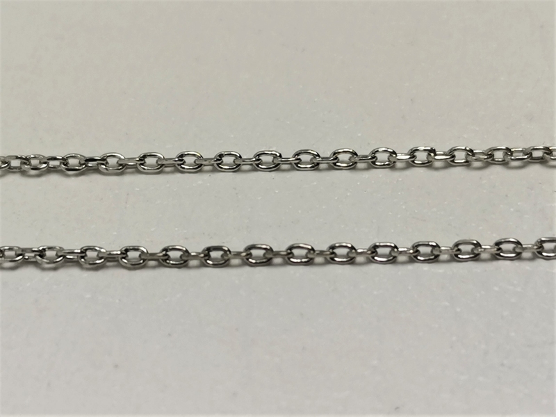 Stříbrný náhrdelník s křížem se zirkony