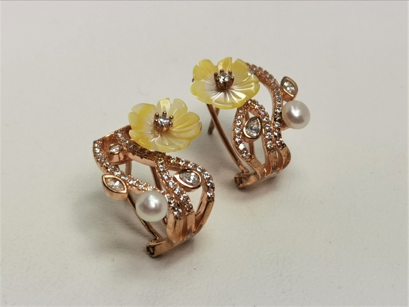 Stříbrné naušnice červeně zlacené