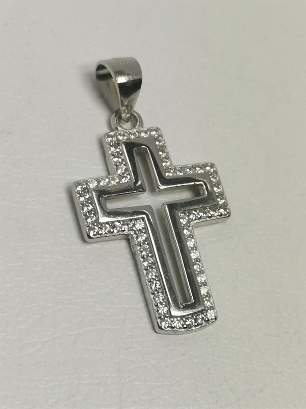 Stříbrný přívěsek kříž se zirkony, rhodiovaný