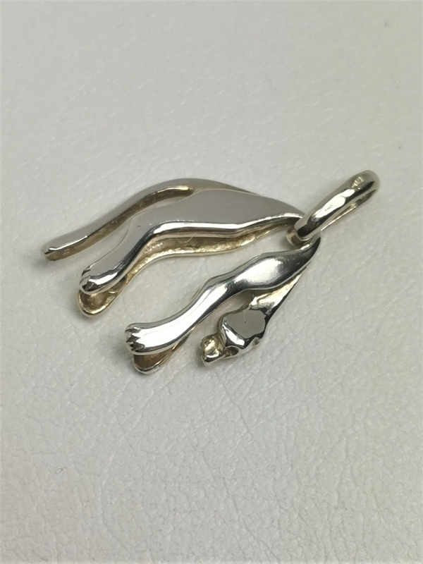 Stříbrný přívěs panter