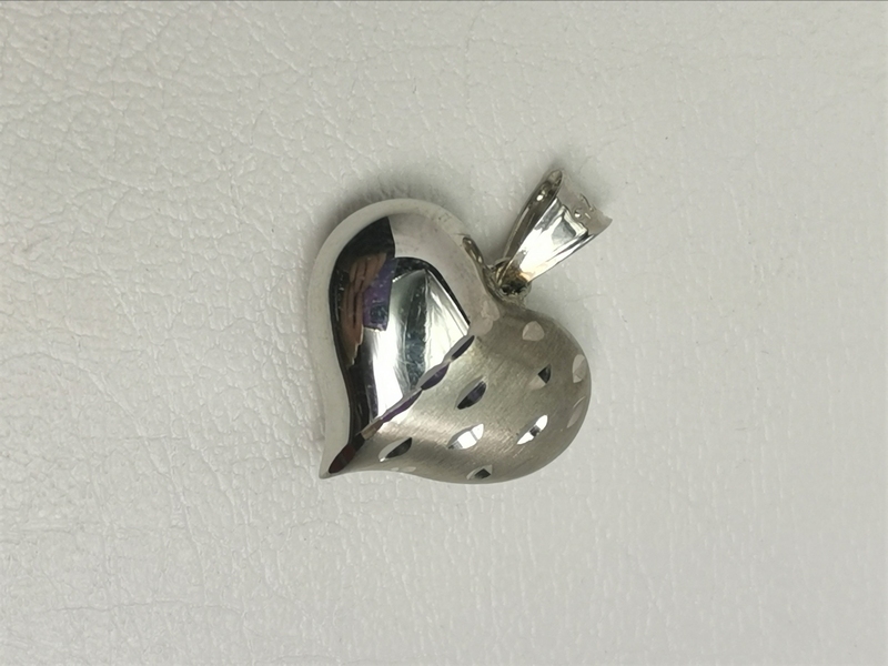 Stříbrný přívěsek srdce, rhodiované