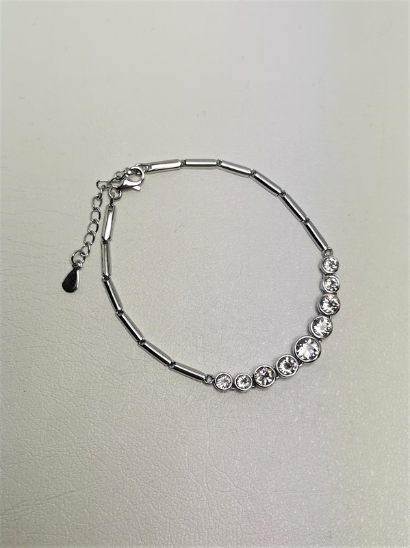 Stříbrný náramek s krystaly Swarovski