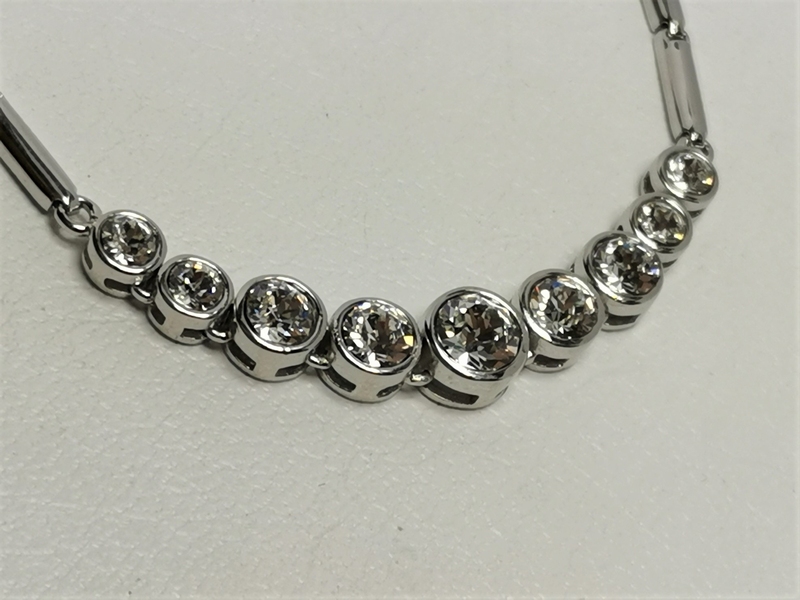 Stříbrný náramek s krystaly Swarovski