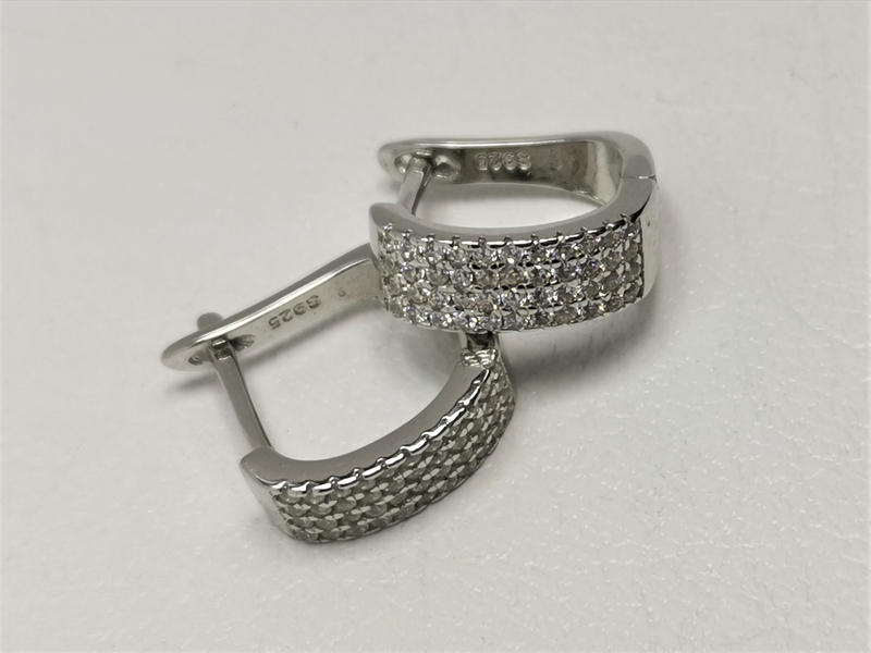 Stříbrné naušnice se zirkony, rhodiované