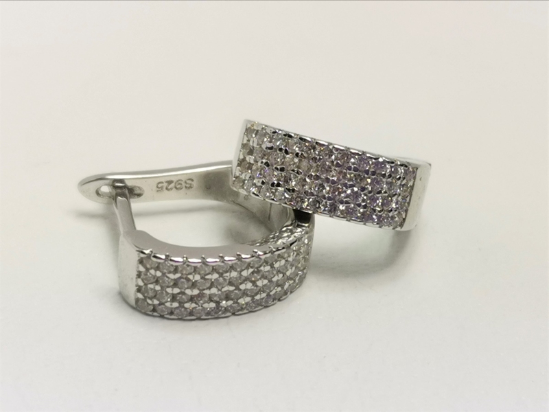 Stříbrné naušnice se zirkony, rhodiované