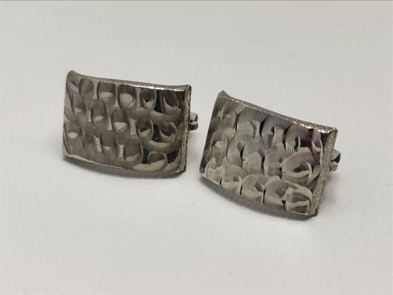 Stříbrné naušnice zdobené laserem, rhodiované