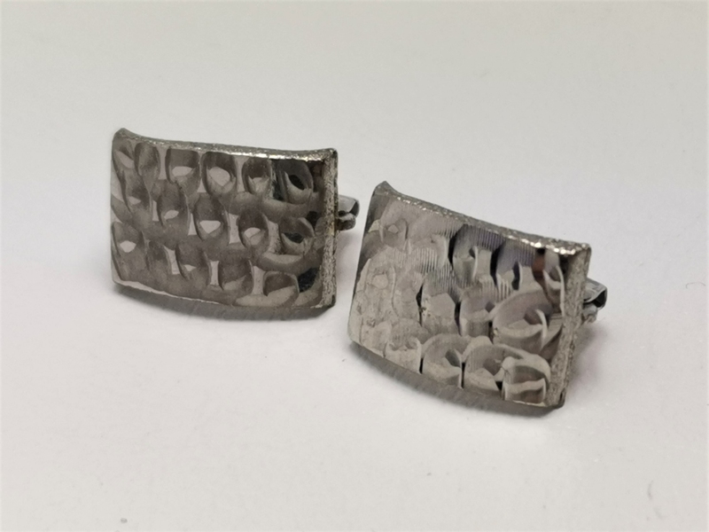 Stříbrné naušnice zdobené laserem, rhodiované