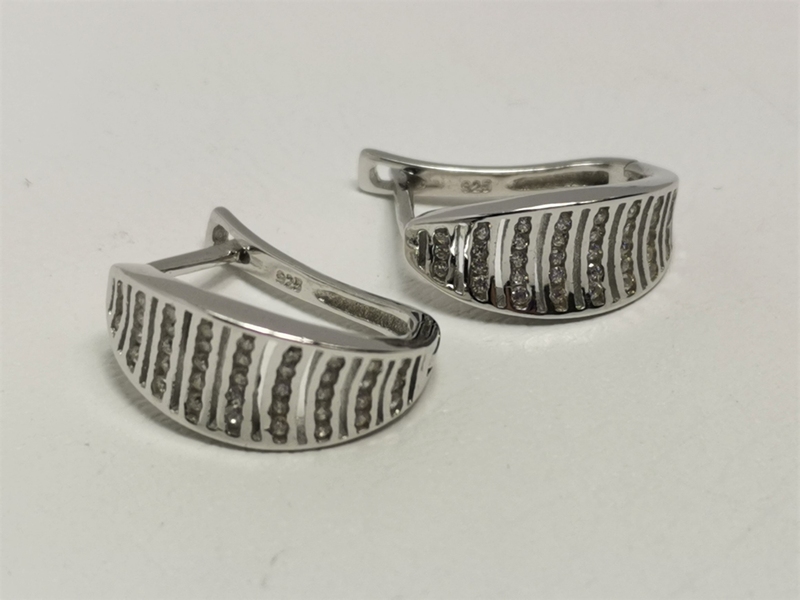 Stříbrné naušnice se zirkony, rhodiované