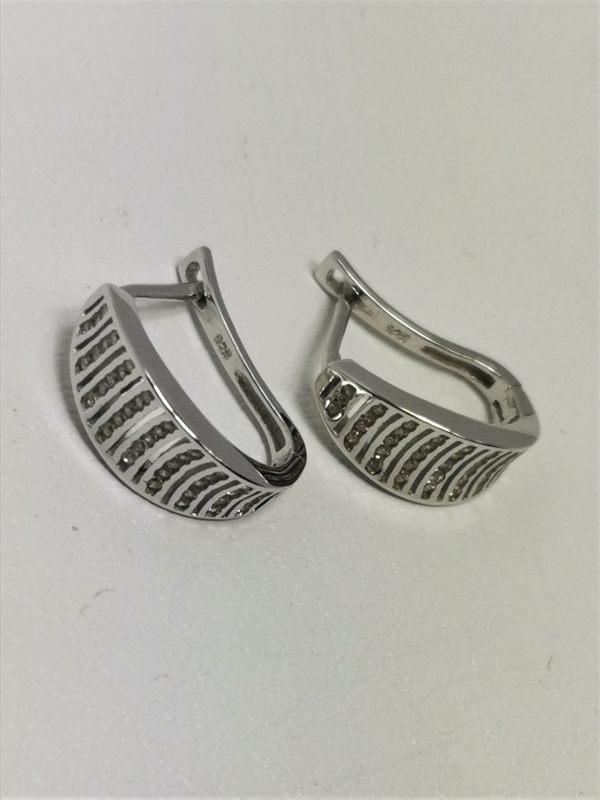 Stříbrné naušnice se zirkony, rhodiované