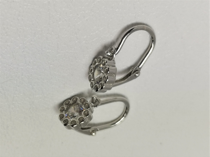 Stříbrné naušnice dětské kytička s bílými zirkony