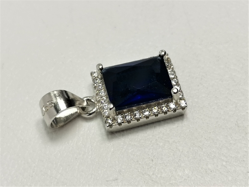 Stříbrná souprava s tmavě modrým kamenem a bílými zirkony, rhodiovaná