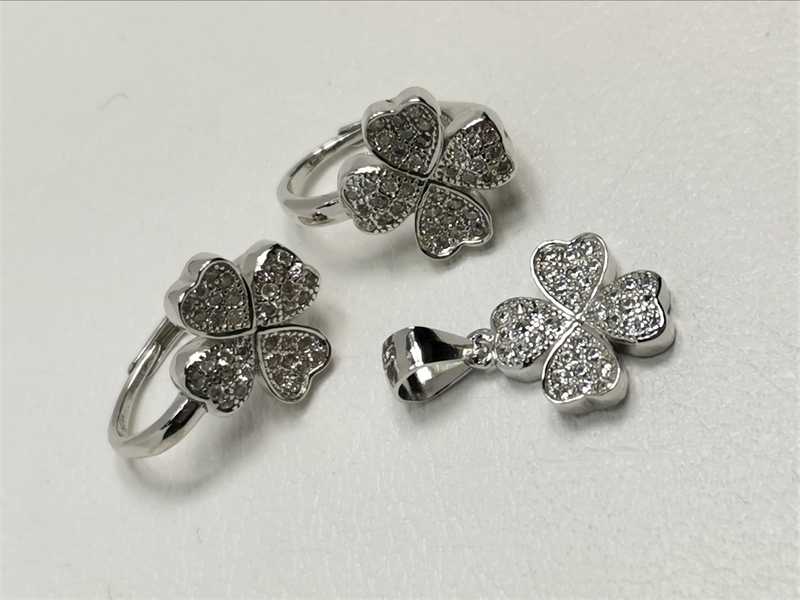 Stříbrná souprava čtyřlístek se zirkony, rhodiovaná