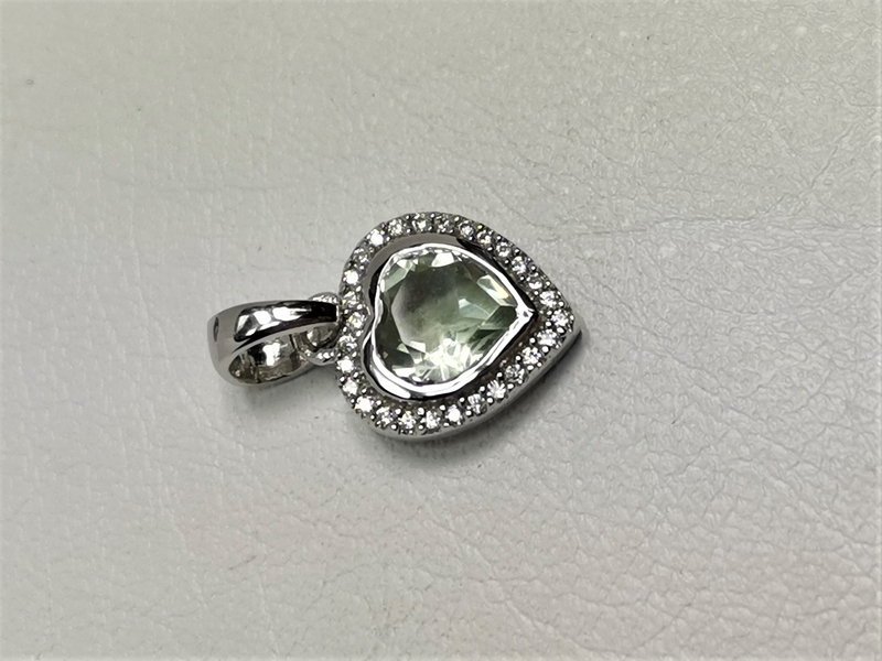 Stříbrná souprava srdce s přírodním ametystem a bílými zirkony, rhodiovaná