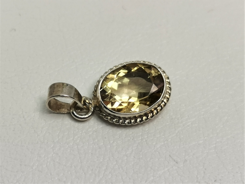 Stříbrný přívěsek s přírodním citrínem
