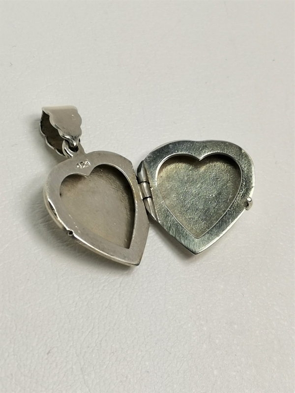 Stříbrný přívěs otvírací medajlon ve tvaru srdce 