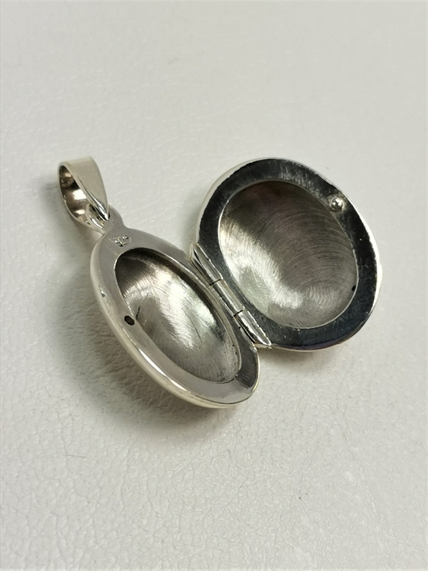 Stříbrný přívěs otvírací medajlon ve tvaru oválu