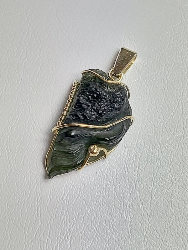 Přívěšek z vltavínu s ouškem ze žlutého zlata